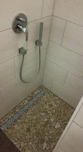 ヴェルドゥムにあるFerienhaus Sonnenschein Heykenのタイルフロアのシャワー +7枚の写真