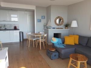 a living room with a couch and a table at Benny's Beach House 2 in Zandvoort