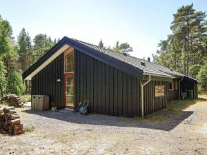 Gallery image of 8 person holiday home in Nex in Spidsegård