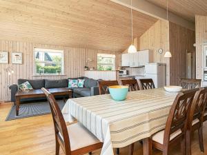 Η κουζίνα ή μικρή κουζίνα στο Seaside Retreat in Lolland - By Traum Ferienwohnungen