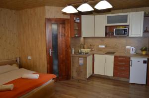 A kitchen or kitchenette at Drevený raj