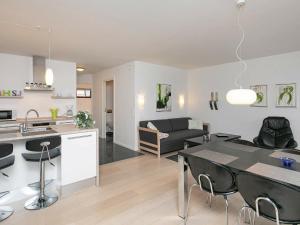 Una cocina o zona de cocina en Two-Bedroom Holiday home in Bogense 7