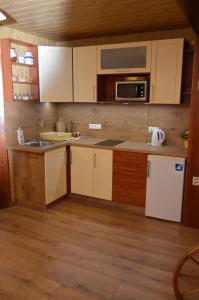 A kitchen or kitchenette at Drevený raj