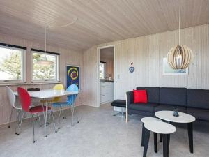 Posezení v ubytování 7 person holiday home in Struer-By Traum