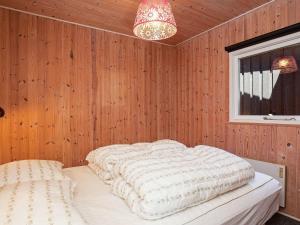 Postel nebo postele na pokoji v ubytování 7 person holiday home in Struer-By Traum