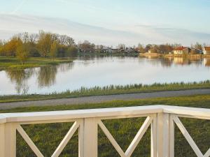 Blick auf einen Fluss mit Häusern und einer Brücke in der Unterkunft 6 person holiday home in Otterndorf in Otterndorf