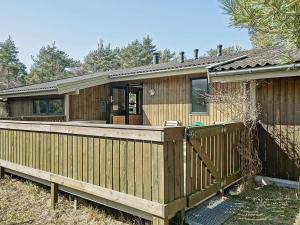 Vester Sømarkenにある6 person holiday home in Nexの木造家屋