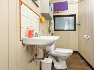 A bathroom at Three-Bedroom Holiday home in Toftlund 27