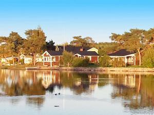 Fotografie z fotogalerie ubytování 5 person holiday home in BERGKVARA v destinaci Grisbäck