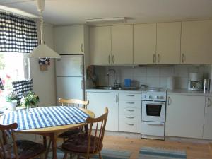 Fotografie z fotogalerie ubytování 5 person holiday home in BERGKVARA v destinaci Grisbäck