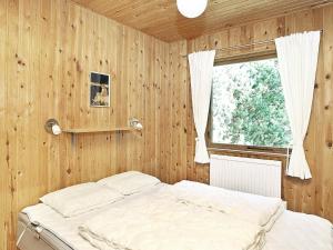 Ένα ή περισσότερα κρεβάτια σε δωμάτιο στο 6 person holiday home in L s