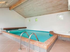 Biliár nebo kulečník v ubytování 8 person holiday home in Hjørring-By Traum