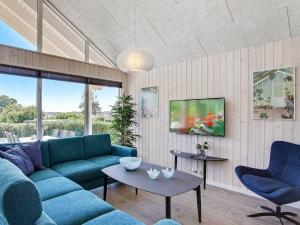 TV a/nebo společenská místnost v ubytování Luxury Retreat by Hvidbjerg Beach - By Traum Ferienwohnungen