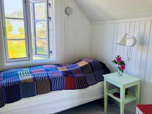 Krevet ili kreveti u jedinici u objektu Romantisk hus-med panorama utsikt over lofotodden