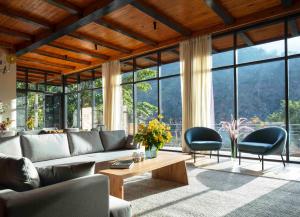 Taj Rishikesh Resort & Spa Uttarakhand的休息区