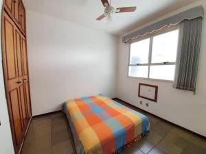 Łóżko lub łóżka w pokoju w obiekcie Apto com 3 quartos c/piscina 300mts Praia do Forte Cabo Frio