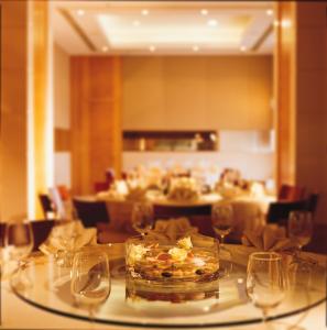A restaurant or other place to eat at Rambler Garden Hotel
