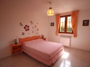 Letto o letti in una camera di Charming Villa in Salernes France with Parking Space