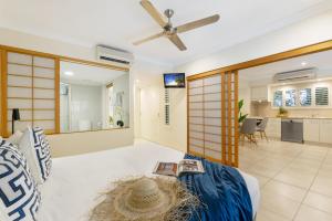 Shantara Resort Port Douglas - Adults Only Retreat的电视和/或娱乐中心