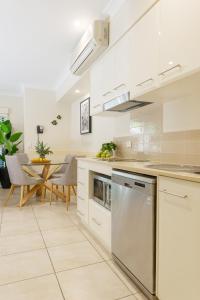 Shantara Resort Port Douglas - Adults Only Retreat的厨房或小厨房