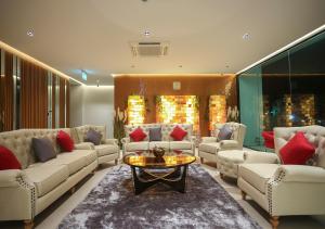 Χώρος καθιστικού στο Hotel Fuse Rayong