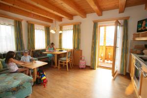 TV a/nebo společenská místnost v ubytování Hotel Gasthof Abelhof