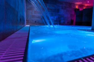 Bazén v ubytování Hotel Costazzurra Museum & Spa nebo v jeho okolí