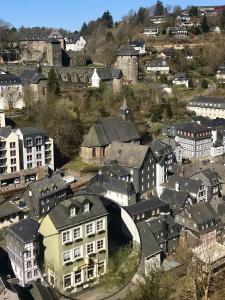Nespecifikovaný výhled na destinaci Monschau nebo výhled na město při pohledu z hotelu
