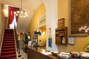 TV a/nebo společenská místnost v ubytování Hotel Belle Epoque