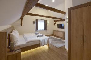 Postel nebo postele na pokoji v ubytování Vila Albrecht Vimperk + 21 fotografií