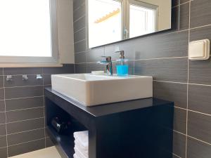 Uma casa de banho em Casa Carvalhal - Adults Only