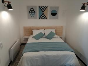 a bedroom with a large bed with two pillows at BEL APPARTEMENT SPACIEUX CENTRE VILLE UZES T3 in Uzès
