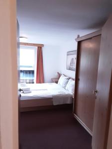 Posteľ alebo postele v izbe v ubytovaní Apartment House Seerose