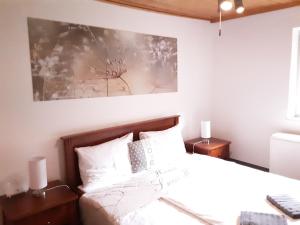 Posteľ alebo postele v izbe v ubytovaní Apartment House Seerose