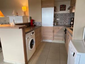 Foto dalla galleria di SunnySide-of-TheSea - with open view on nature, big terraces all around - very close to sea, beach, stores, restaurants & beach bars a Nieuwpoort Altre 34 foto