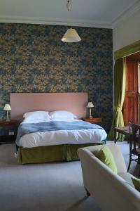 Postel nebo postele na pokoji v ubytování Currarevagh House + 20 fotografií