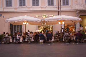 En restaurang eller annat matställe på Hotel La Place Roma