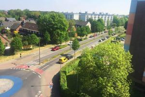 a view of a city street with cars on the road at Komplett ausgestattetes Apartment in Dormagen in Dormagen