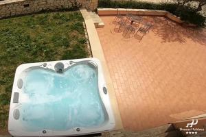 Bazén v ubytování Domus Hyblaea Resort nebo v jeho okolí