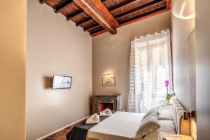 a bedroom with a bed and a window at Elysium Suites collection in Rome