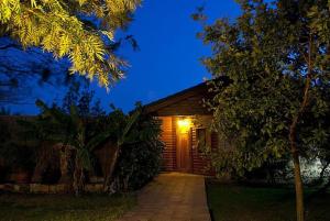 a house with a light on the side of it at Alon Bagalil in Kahal