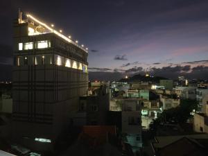 a building with lights on top of it at night at Hotel Hiệp Thành in Tuy Hoa