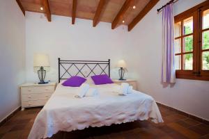 Postel nebo postele na pokoji v ubytování Finca Gloria by Sealand Villas + 20 fotografií