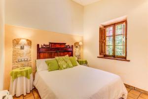 Postel nebo postele na pokoji v ubytování Villa Llenyater by Sealand Villas + 17 fotografií