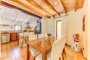 Kuchyň nebo kuchyňský kout v ubytování Villa Llenyater by Sealand Villas