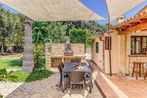Patio nebo venkovní prostory v ubytování Villa Llenyater by Sealand Villas