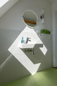 Koupelna v ubytování Ferienwohnung BROMBEERE mit großem Garten und Balkon