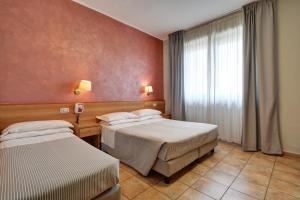 Postel nebo postele na pokoji v ubytování Astor Hotel