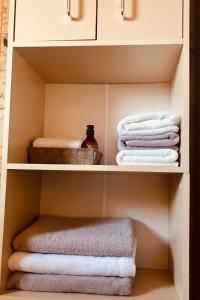 a towel rack with towels in a bathroom at Ferienzimmer in Allensbach in Allensbach +12 photos