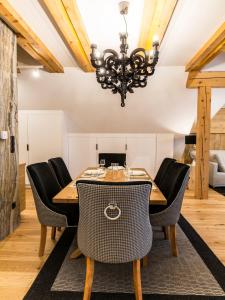 Posezení v ubytování POD SKOCZNIA SPA Zakopane